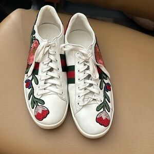 Gucci made in Italy sneakers approx sz 10